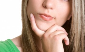 This chick has NO idea what kind of vape to get.